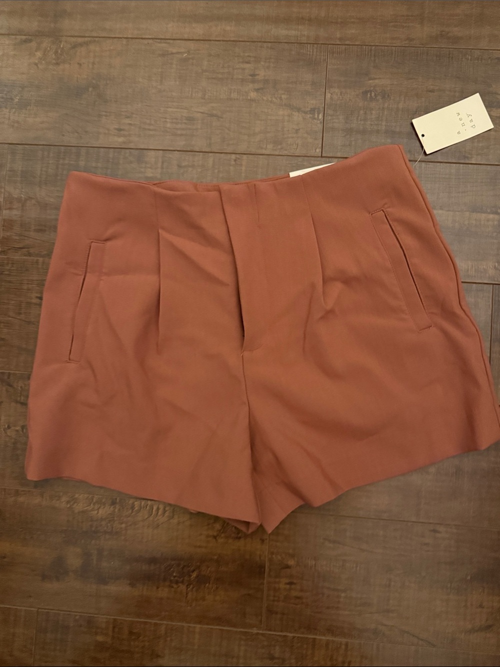 Women’s High-Rise Pleated Shorts in Rust - A new day - size 12